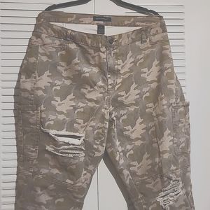 Camouflage distressed pants, plus size 26